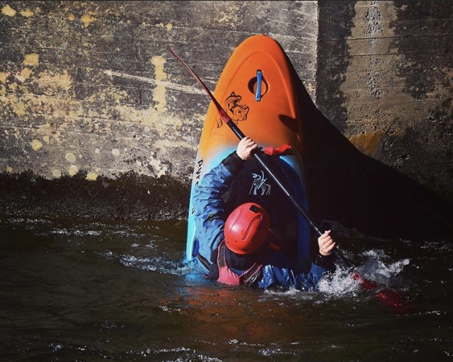 Playboating in The Pyranha Ozone Whitewater Kayak! How Does the Pyranha Ozone Surf?